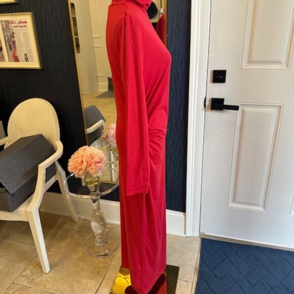 Red Dress - Picture 3 of 4